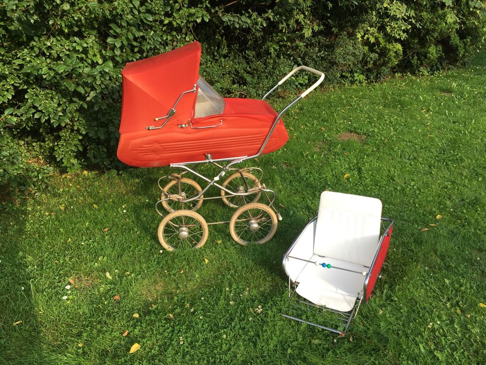 Kinderwagen Sportkinderwagen 70er Jahre rot antik nostalgisch in Hann. Münden