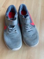 Nike Schuhe Sportschuhe Turnschuhe Gr.30 Baden-Württemberg - Ostfildern Vorschau