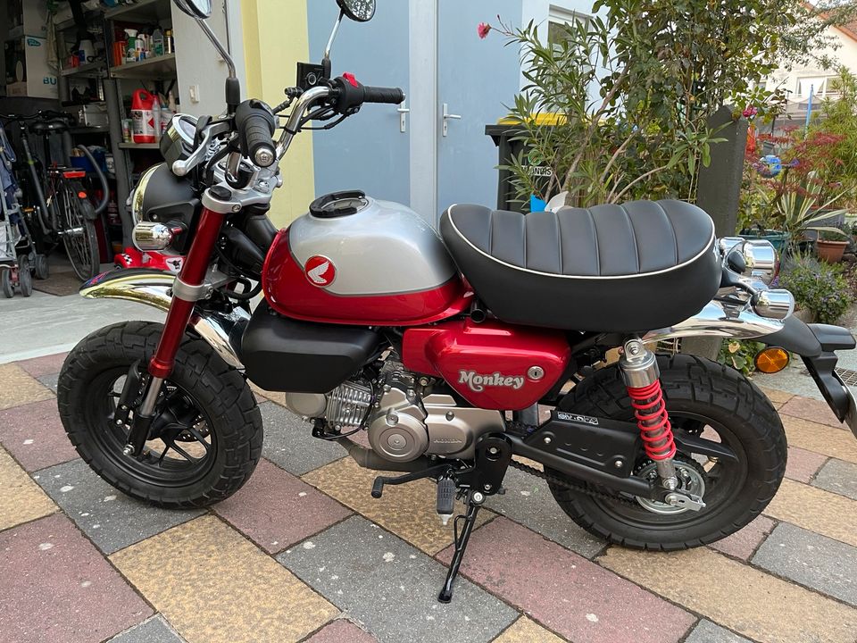 Honda Monkey Z125 2022 in Rot, inkl. SW Motech Zubehör, wie Neu in Hessen -  Wöllstadt | Motorrad gebraucht kaufen | eBay Kleinanzeigen ist jetzt  Kleinanzeigen