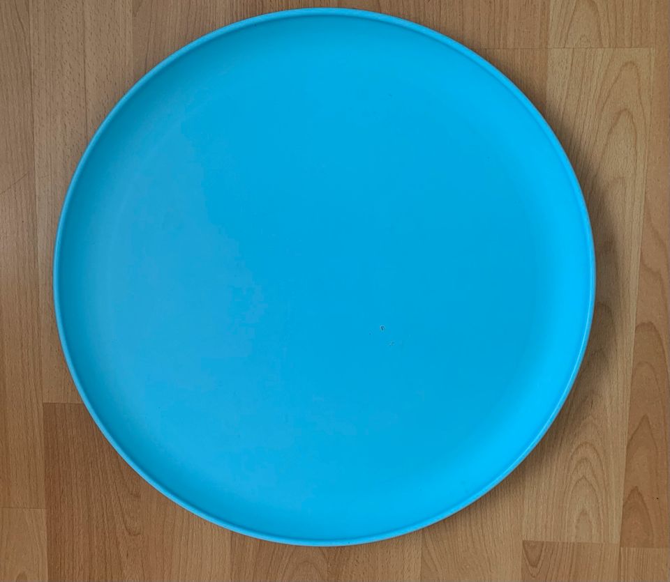 Ikea Tablett D= 50 cm hellblau Kunststoff in Bad Füssing