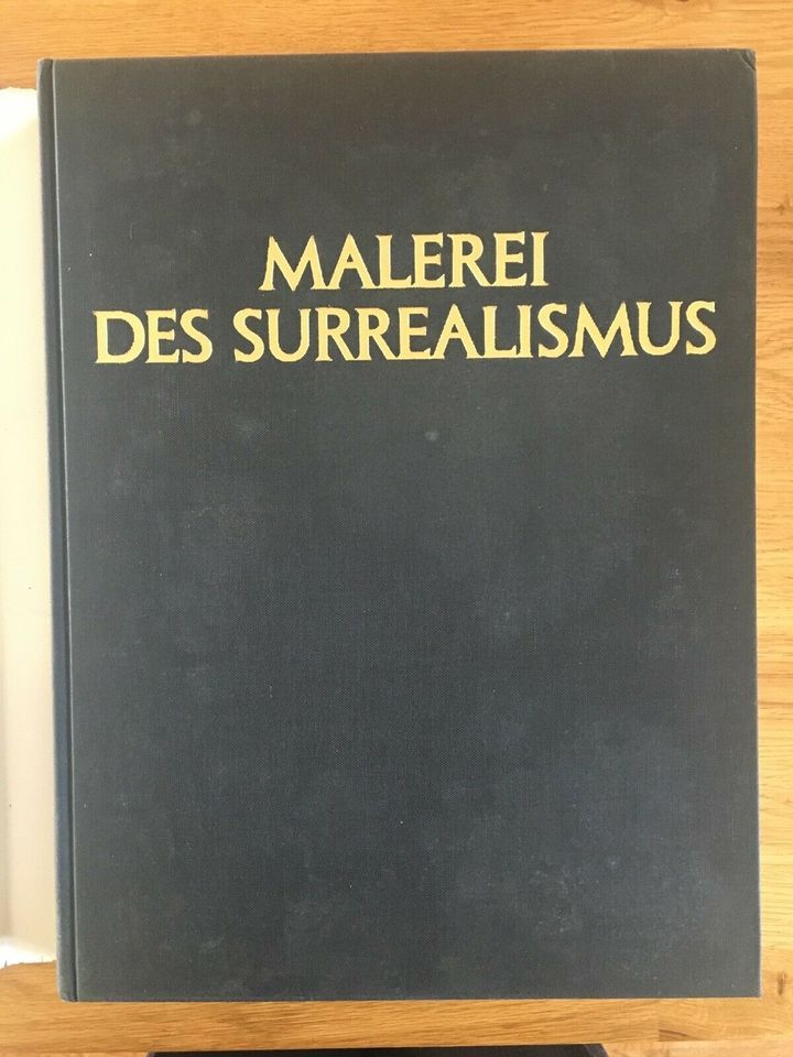 Katalog „Malerei des Surrealismus“ in Rendsburg