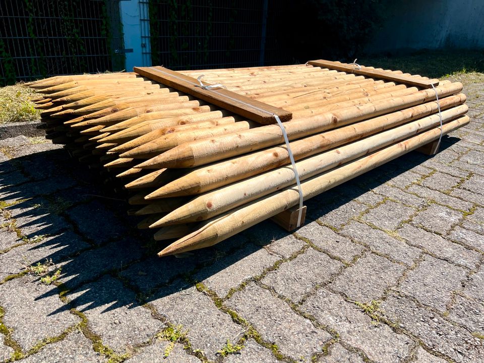 100 Pfähle Pfosten Holzpfahl Baumpfahl Rundpfahl - 7 x 250 cm KDI in Lennestadt