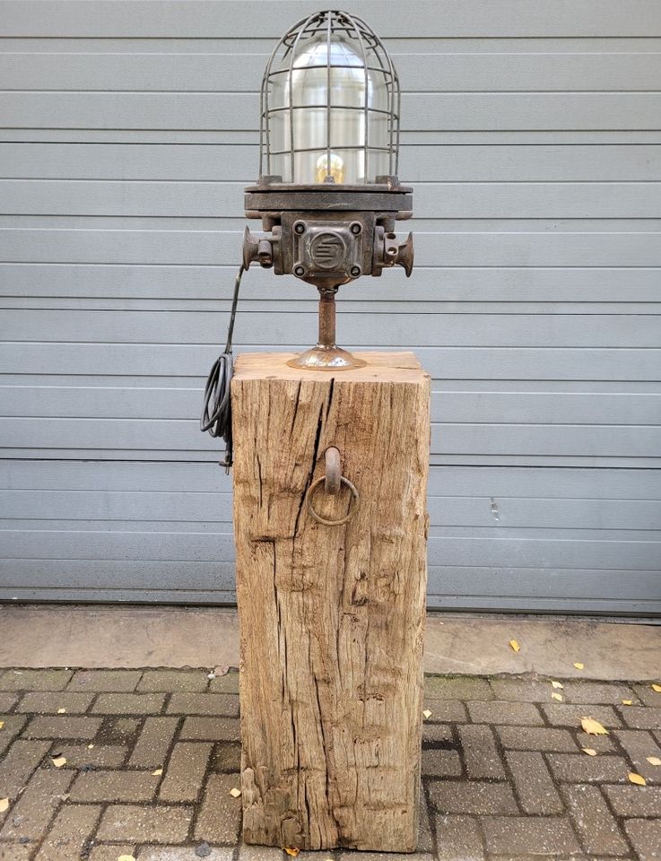 Industrial retro vintage gusseisen holz säule stehlampe in Brüggen