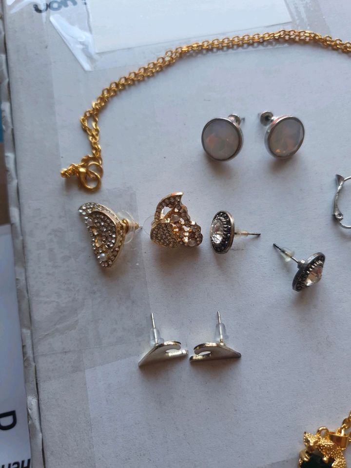 Modeschmuck Ohrstecker Kette Gold und Silber in Landshut