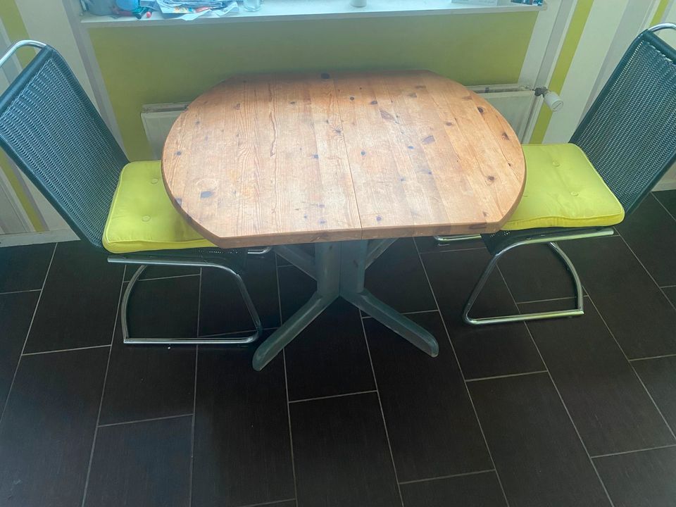 Holztisch + Stühle in Wilnsdorf