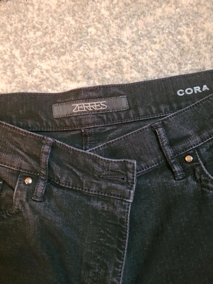Jeans 42k schwarz in Dollerup