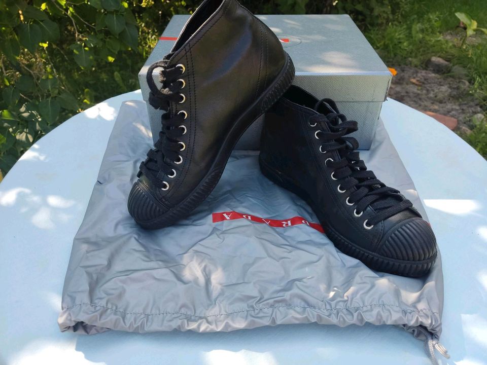 Prada Sneaker Original Gr.35/36 schwarz NEUwertig in Tauche