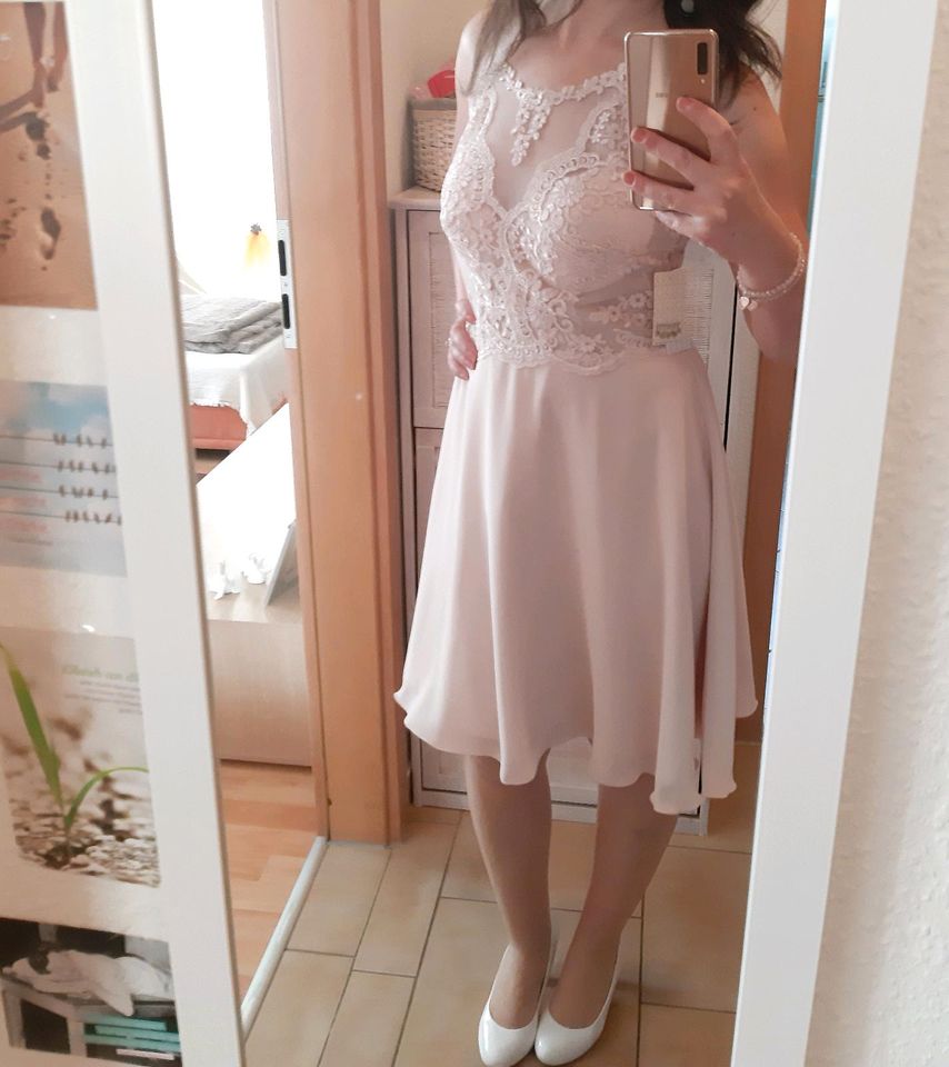 Festliches Kleid mit Spitze in Grüna (Sachsen)