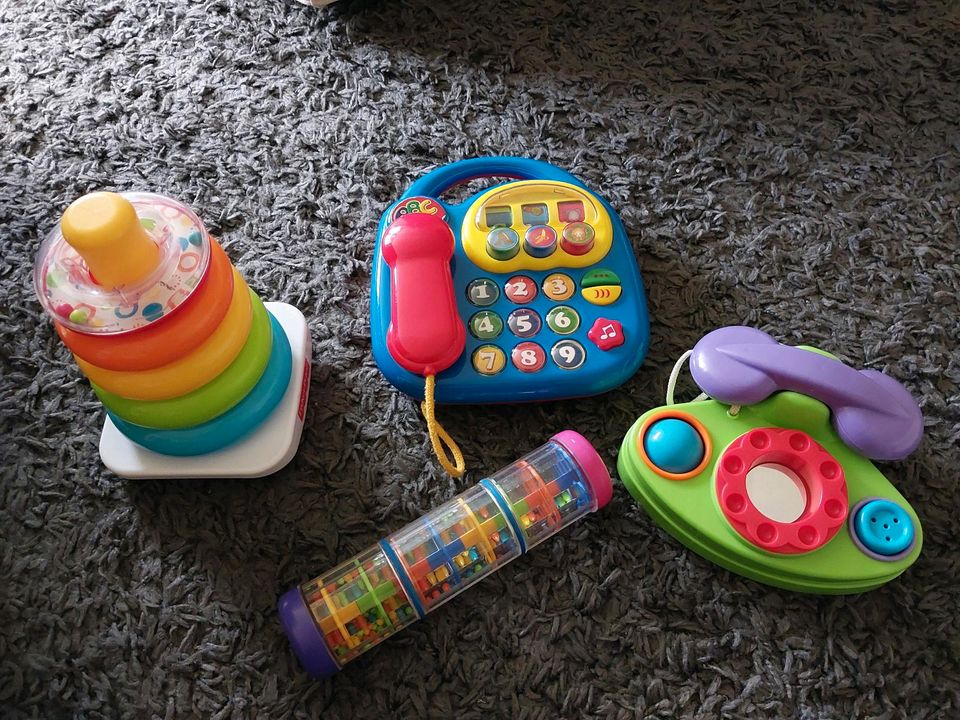 Spielzeug plastik, Telefon, Stapelturm mit Rassel, Fisher price in Eppstein
