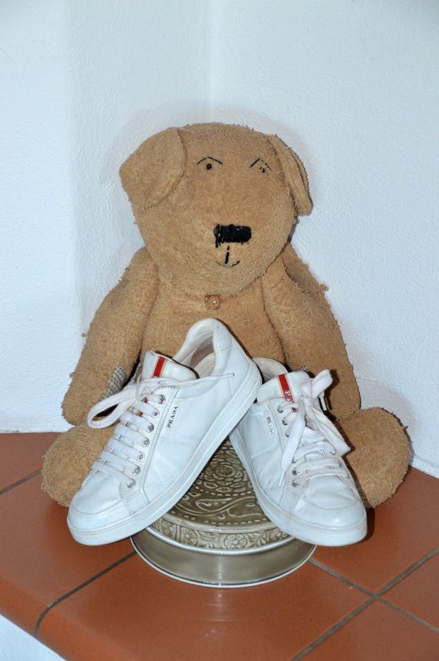 Prada Sneakers Turnschuhe Leder Schuhe Luxus 38 in Heppenheim (Bergstraße)