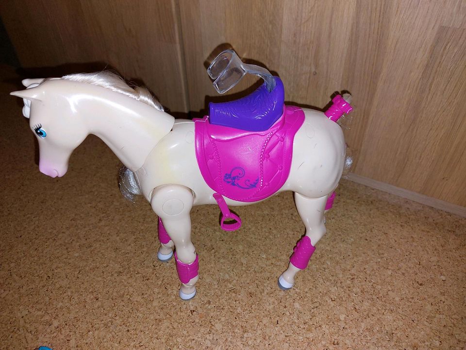 Barbie Original Pferd m. Funktion Laufpferd in Königsfeld