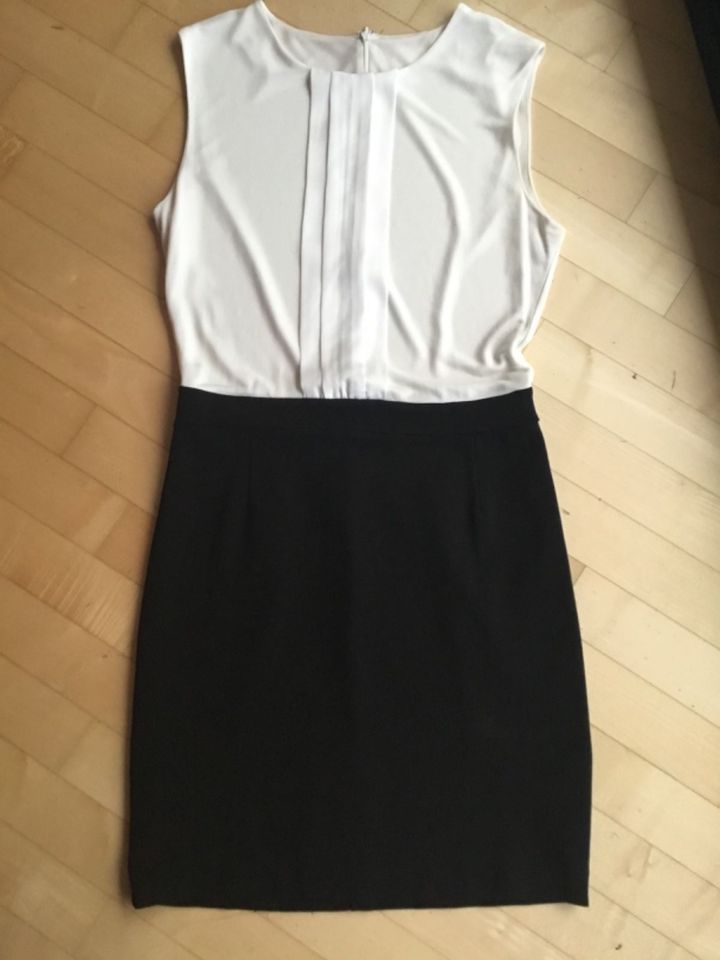 Kleid Zara schwarz/weiß Gr 40 in Düsseldorf