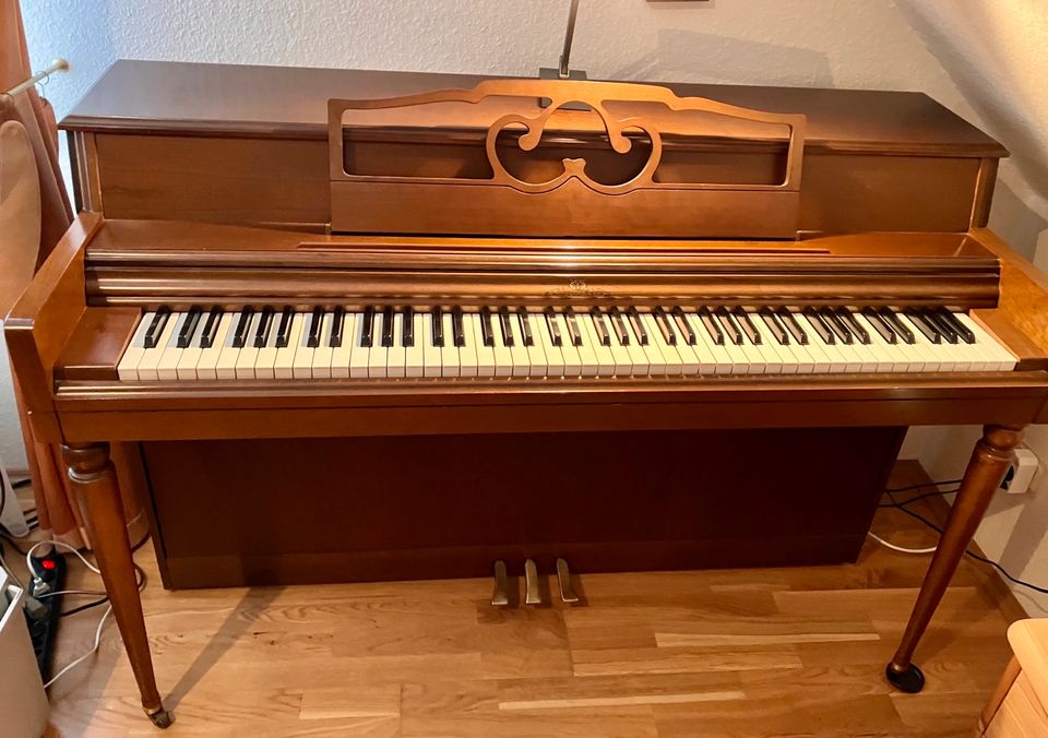 Wurlitzer Klavier sehr gepflegt mit Klavierhocker in Duderstadt
