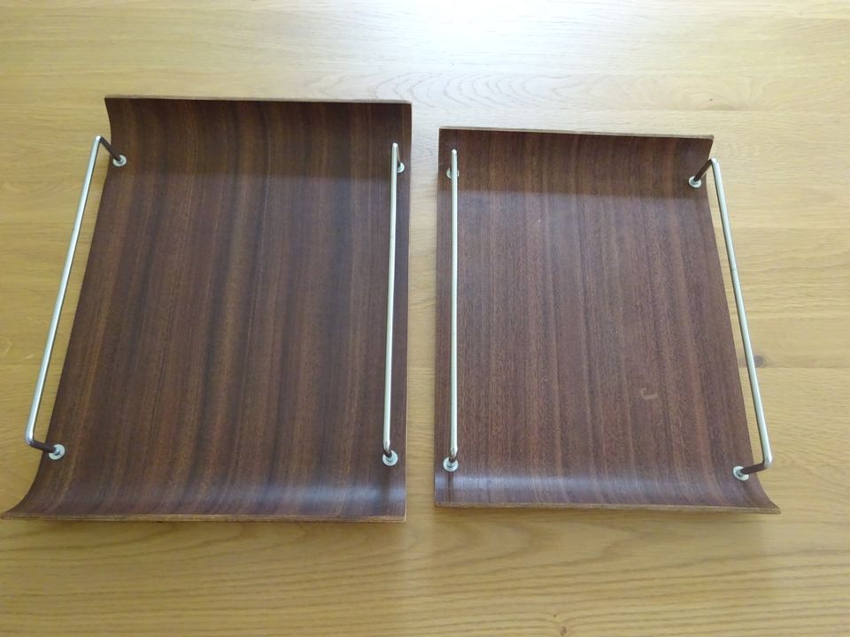 2 Servier-Tabletts von der Fa. Zassenhaus, Holz mit Metallgriffen in Preetz