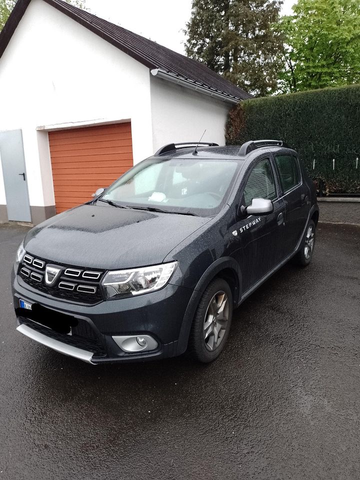 Dacia Sandero Stepway TÜV bis 12/2025 !!! in Niederroßbach