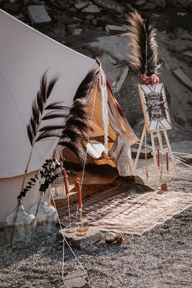 Tipi Zelt Chillout Bereich Hochzeit Tiny Wedding in Aindling