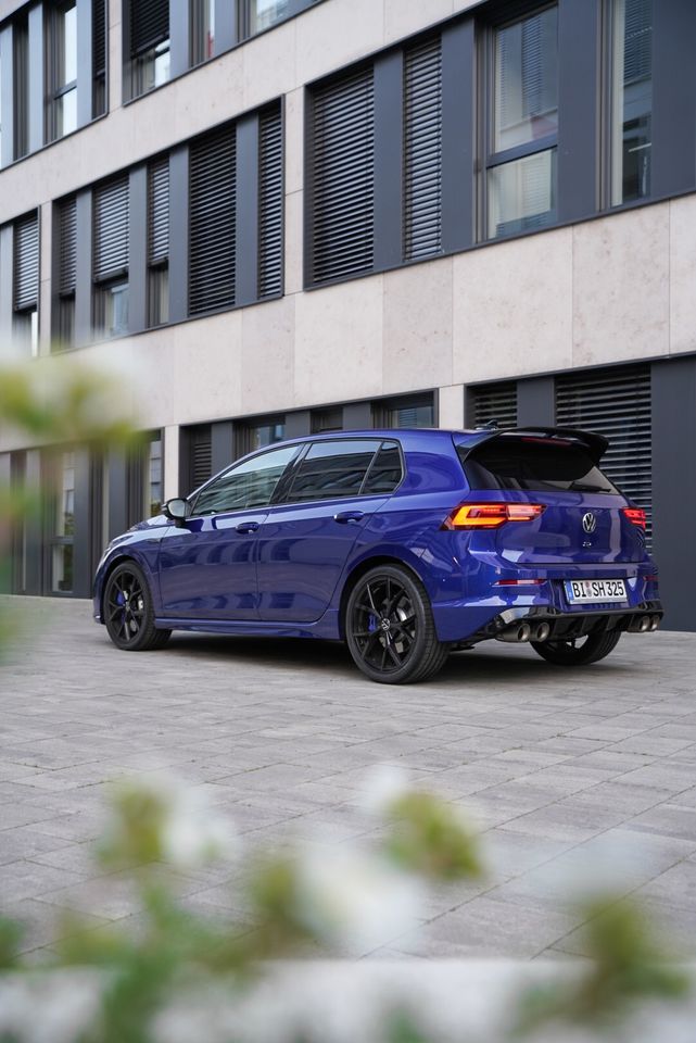 VW Golf 8 R Akrapovič mieten | Sportwagen mieten | RS3 RS6 M2 R8 in Bielefeld