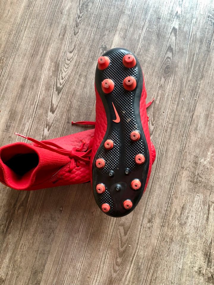 NIKE Socken Fußballschuhe rot schwarz Gr. 40,5 Stollen in Köln