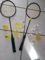 2 Badminton Schläger Donnay CS mit Hülle und 13 Badmintonbällen Nordrhein-Westfalen - Oberhausen Vorschau