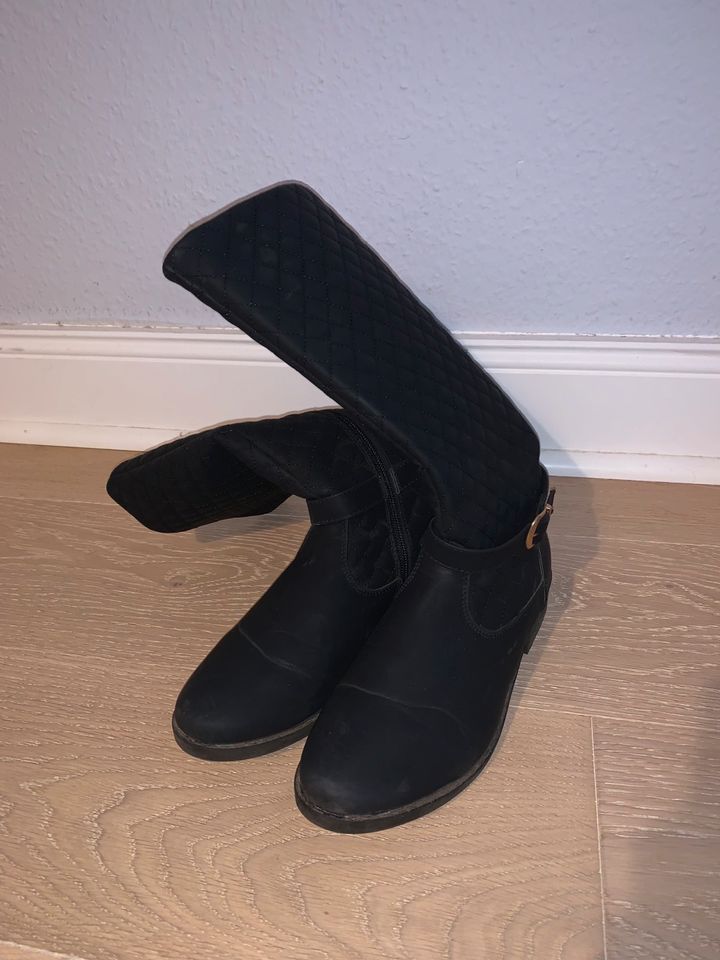 Damen Stiefel schwarz (nicht Leder) in Hamburg