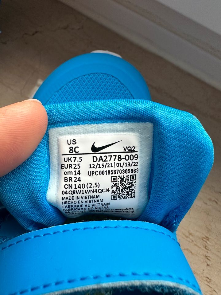 Neue Nike Turnschuhe Schuhe 24 in Großerlach
