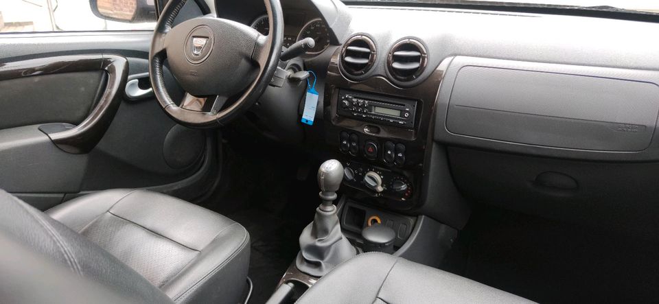 Dacia Duster 4x2 Klima TÜV+Service NEU AHK Leder Klima elektr. Fe in Gehren