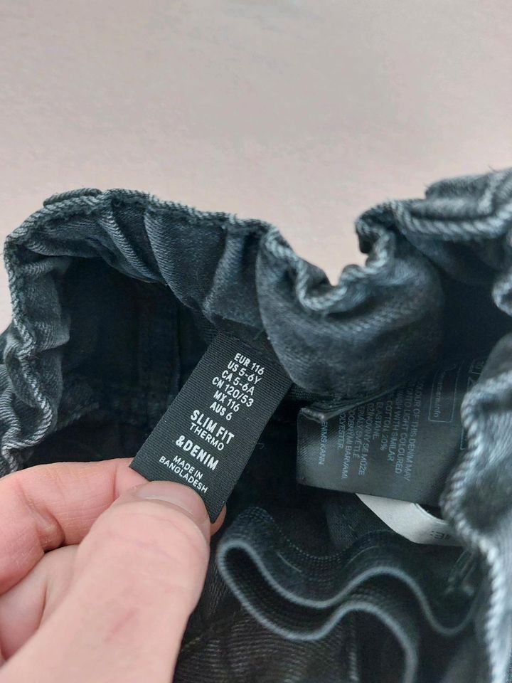 H&M Slimfit Jeans Größe 116 in Velpke