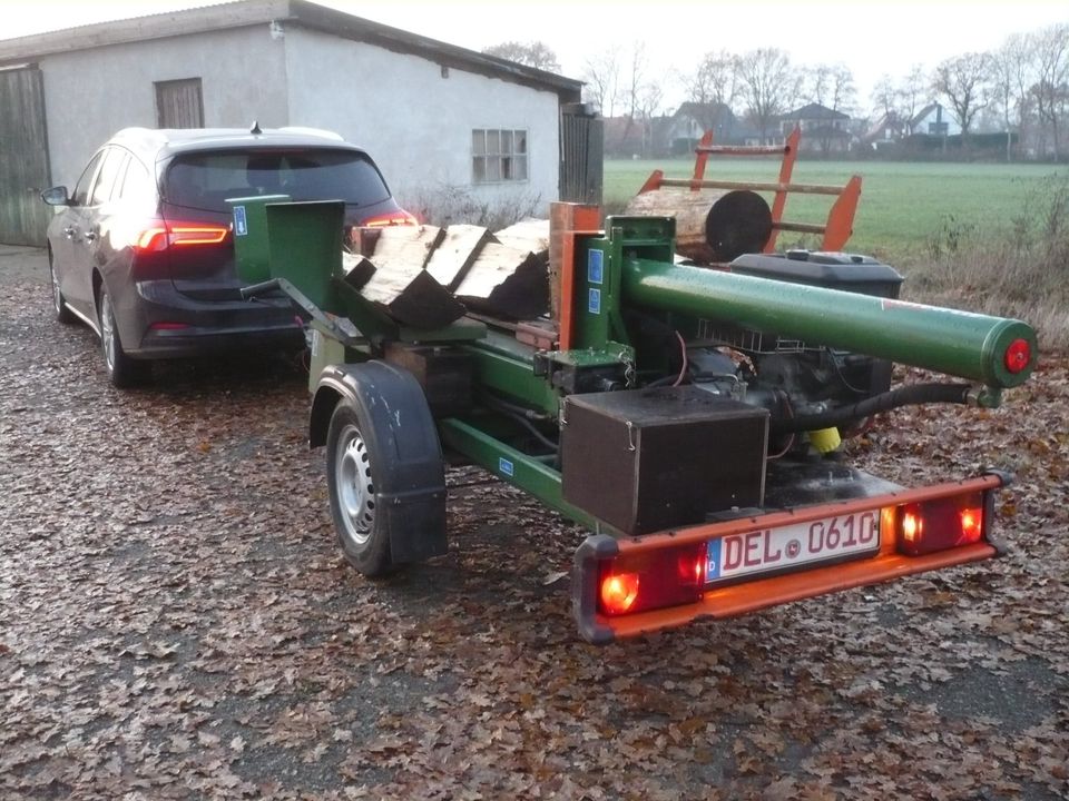 Holzspalter mieten mit 24 to Spaltkraft und 18 PS Benzinmotor in Ganderkesee