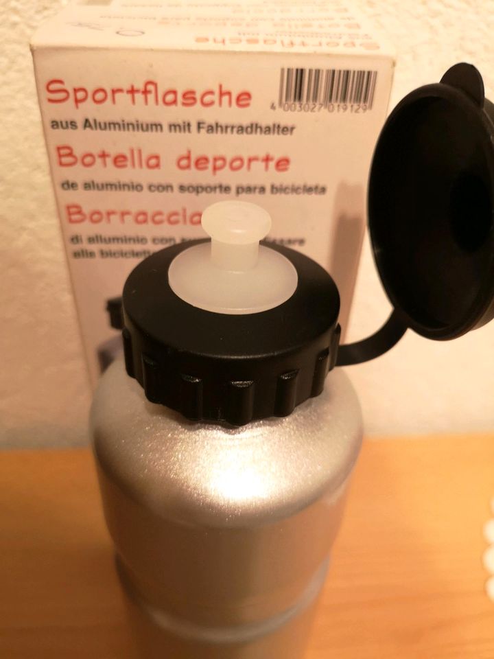 Sportflasche Trinkflasche 0,75L NEU in Wolpertswende