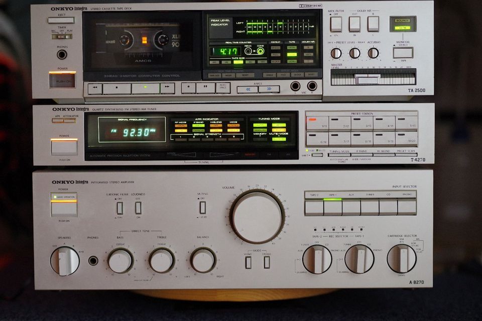 T-4270 - Spitzen-Tuner von Onkyo aus der Integra-Serie in Nürnberg (Mittelfr)