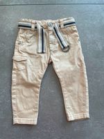 Steiff Hose mit Gürtel Beige Größe 74 - 9 Monate Kr. München - Sauerlach Vorschau