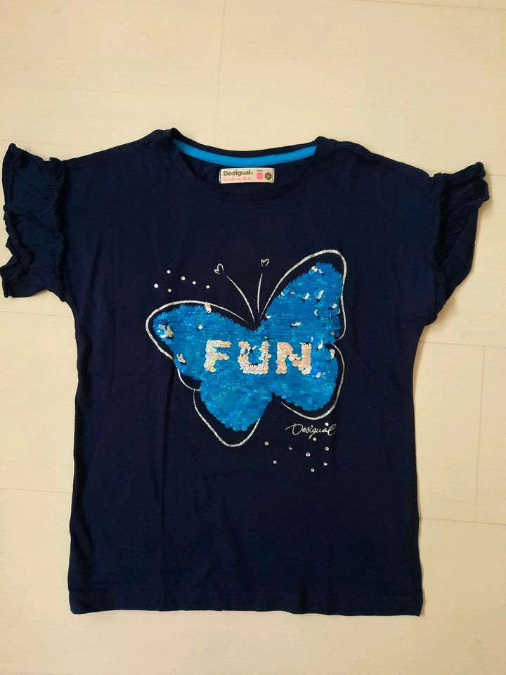 Desigual T-Shirt Schmetterling Wendepailetten ☆ Neuwertig 134/140 in Falkensee