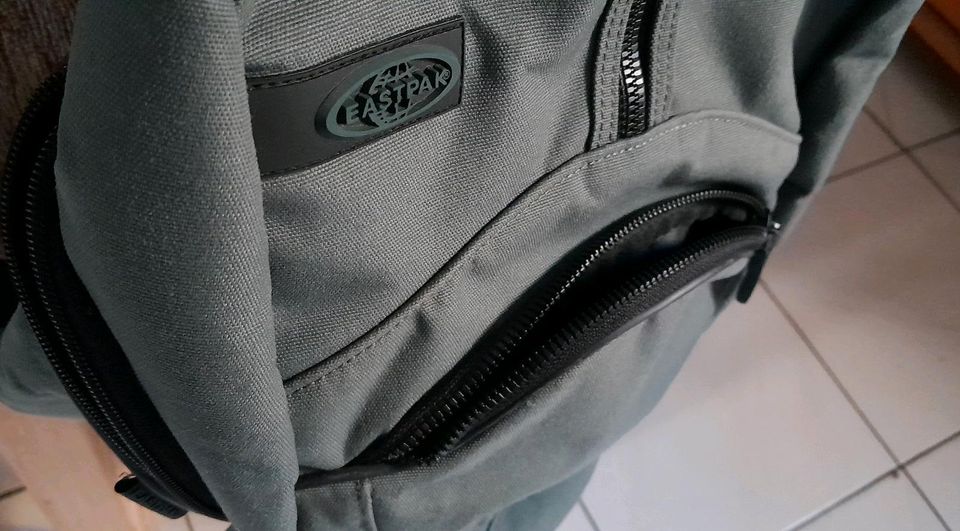 Eastpak Schulterrucksack in Solingen