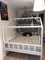 Kinder Bett / Hausbett / Bett mit Lattenrost und Matratze München - Au-Haidhausen Vorschau
