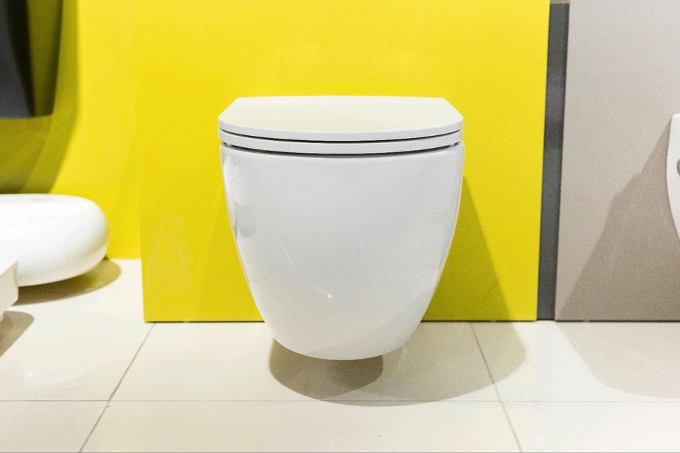 İsvea İnfinity Spülrandlose Taharet Dusch Taharat WC inkl. Duropl in Berlin