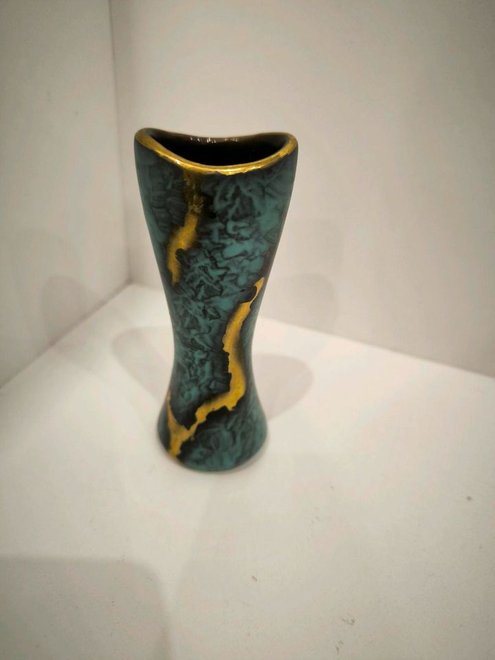 alte kleine  grüne Vase mit Goldeffekt Jasba in Waldkraiburg