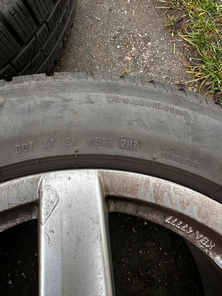 Pirelli Sottozero 225 55 R17 97H in Taucha