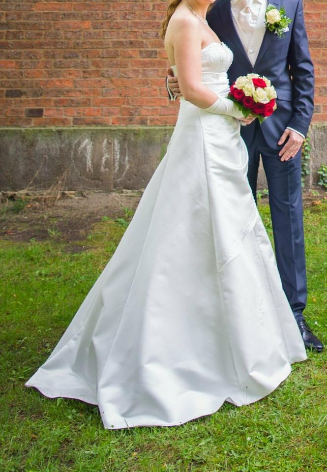 Brautkleid Gr. 36 oder 34, Yvory, A-Linie, fast wie NEU in Neustadt am Rübenberge