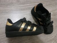 Adidas schuhe sneaker superstar gold schwarz 28 sneaker klettvers Essen - Essen-Werden Vorschau