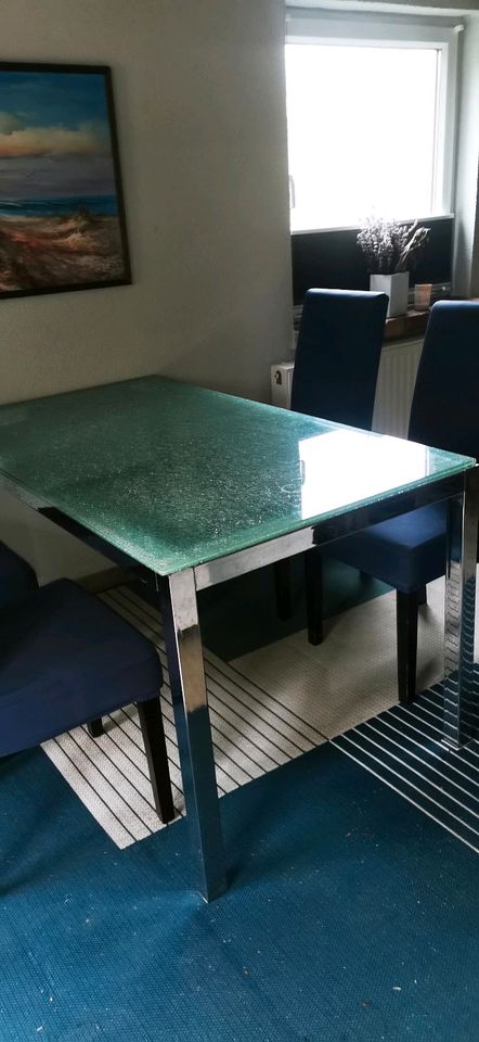 Tisch mit Glasplatte in Wiek