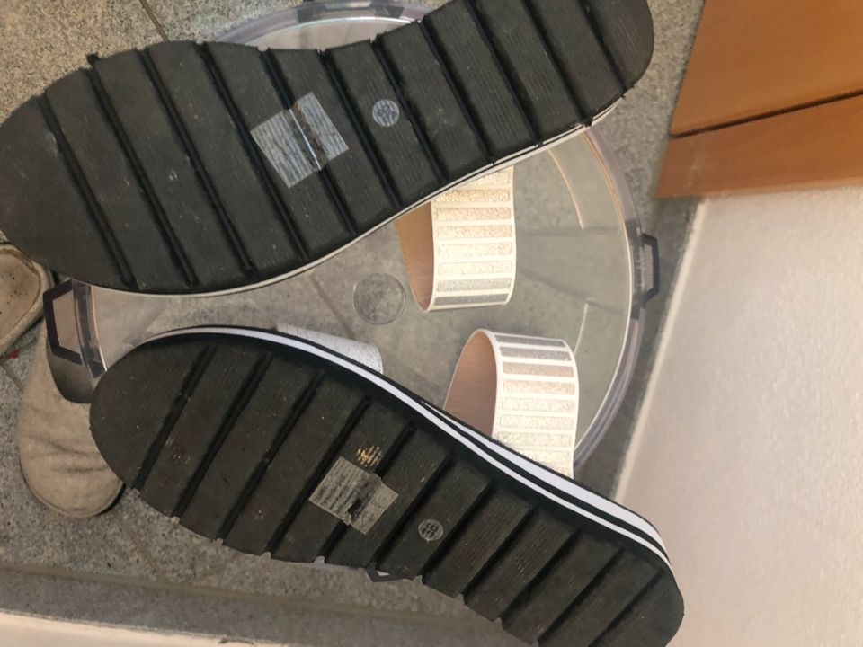 LAUFSTEG München Sandalen weiß/Silber Gr 38 neuwertig in Velden