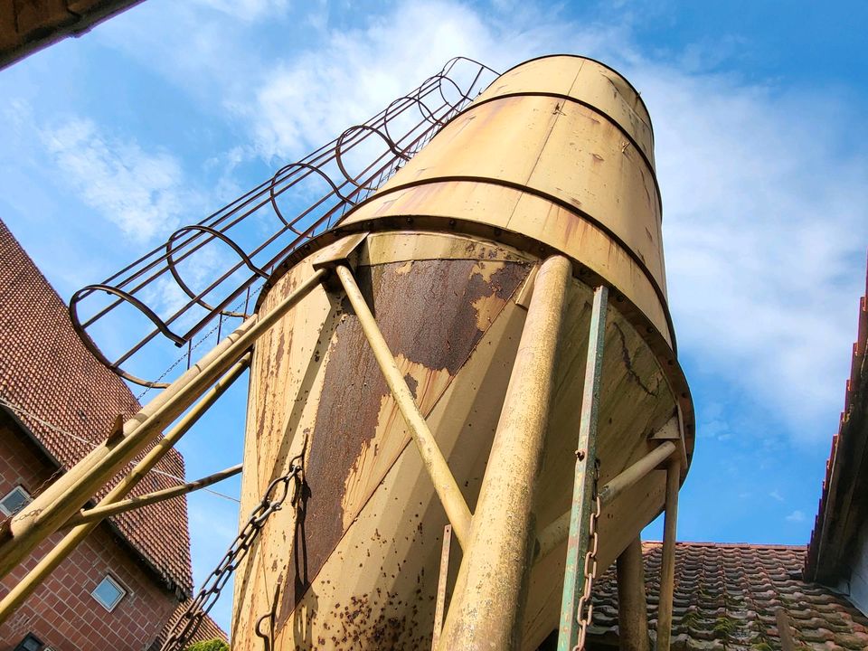 Hochsilo Stahlsilo Düngersilo Futtersilo in Hosenfeld