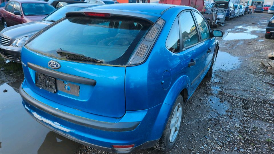 Schlachtfest! Ford Focus II DA3 1,6 Bahama-Blau Metallic 2006 in Eschweiler