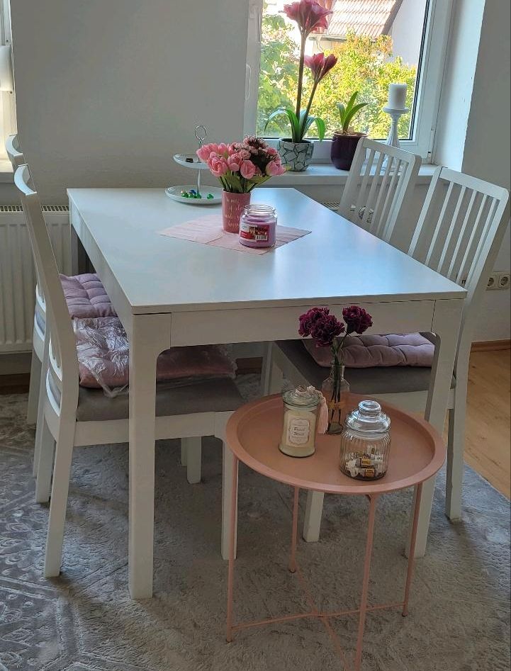 IKEA ausziehbarer Tisch mit vier Stühlen in Blankenburg (Harz)