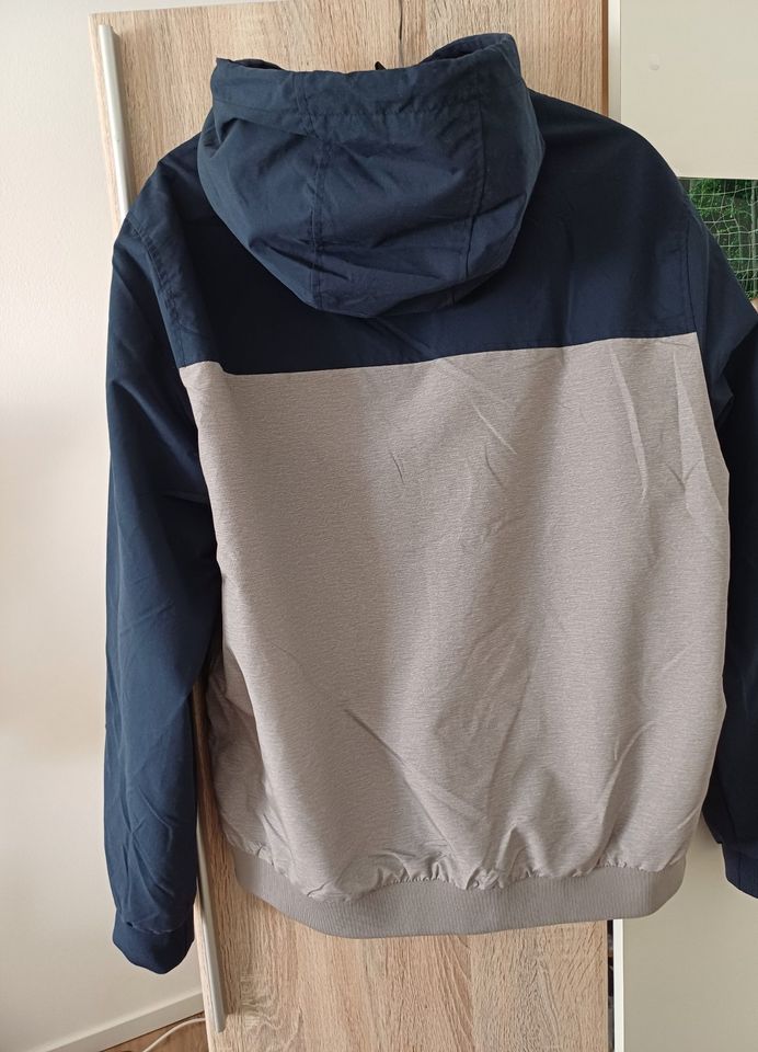 Sommerjacke von Jack & Jones. Neu. Gr.L/XL blau/grau/weiß in Brüsewitz