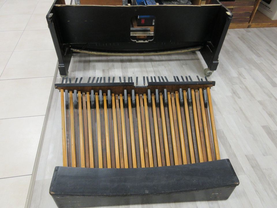 Hammond RT3 Fussbass (AGO) incl. Röhren-Tongenerator in Hanau