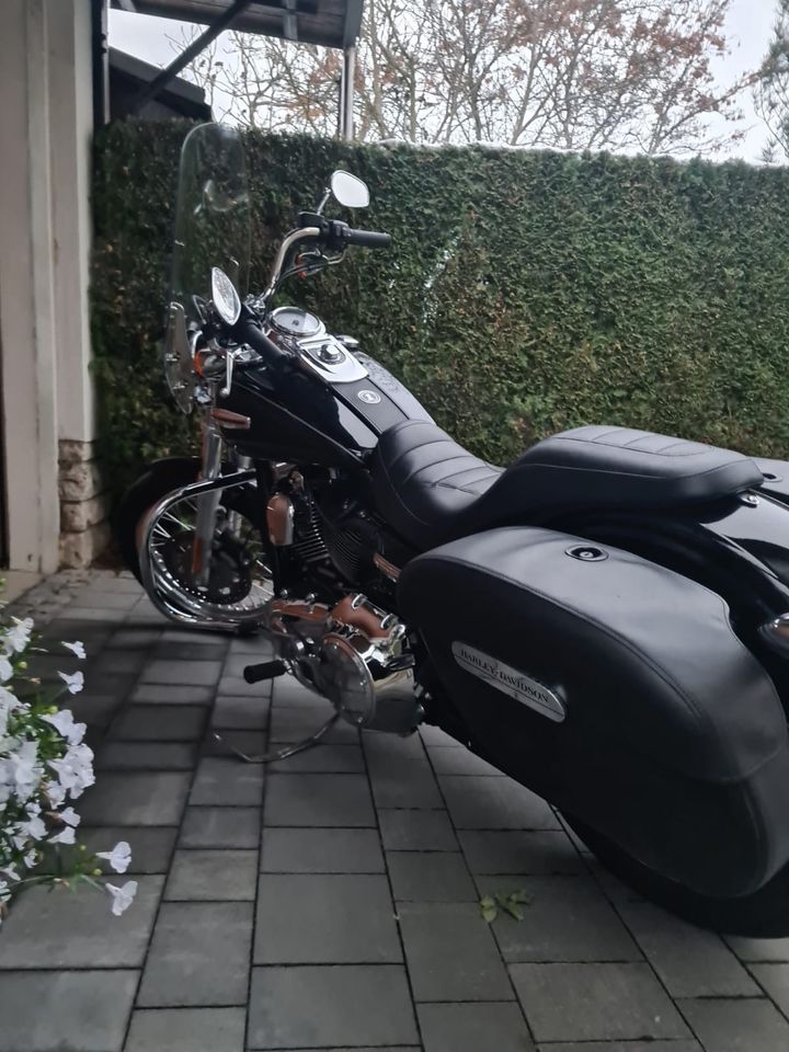 Harley Davidson Superglide 5 HD deutsches Modell in Berlin