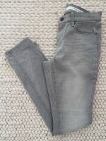 eu DKNY Jeans Punkte skinny Jeans DKNY Skinny Jeans 36 Frankfurt am Main - Sachsenhausen Vorschau