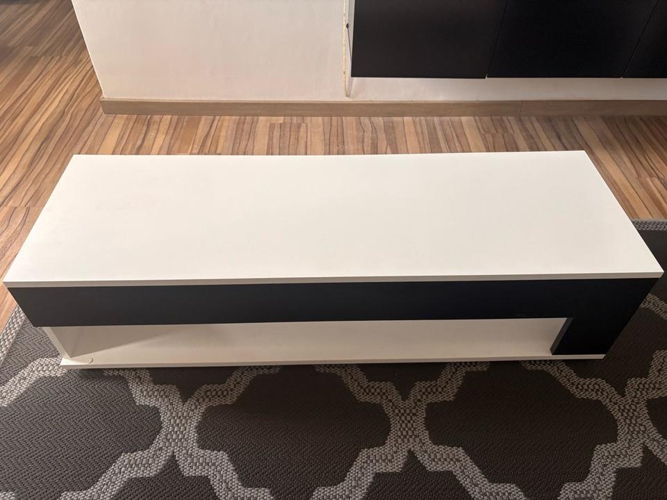 TV Lowboard mit Hängeschrank (rechts) in der Farbe schwarz weiß in Fürth