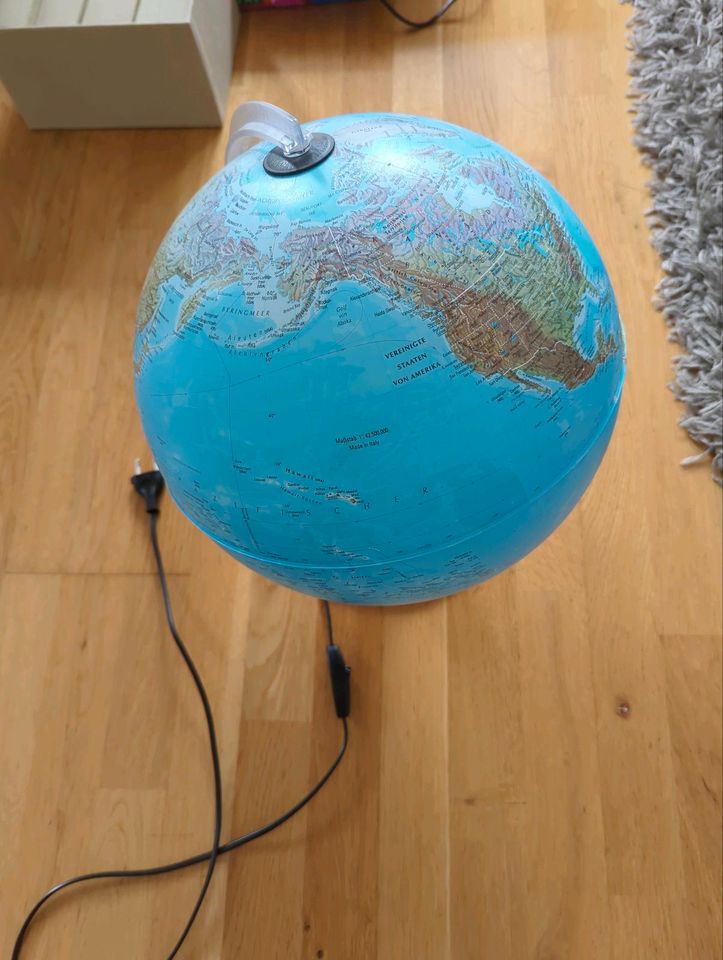 Beleuchteter Globus ca 30cm Durchmesser in Köln